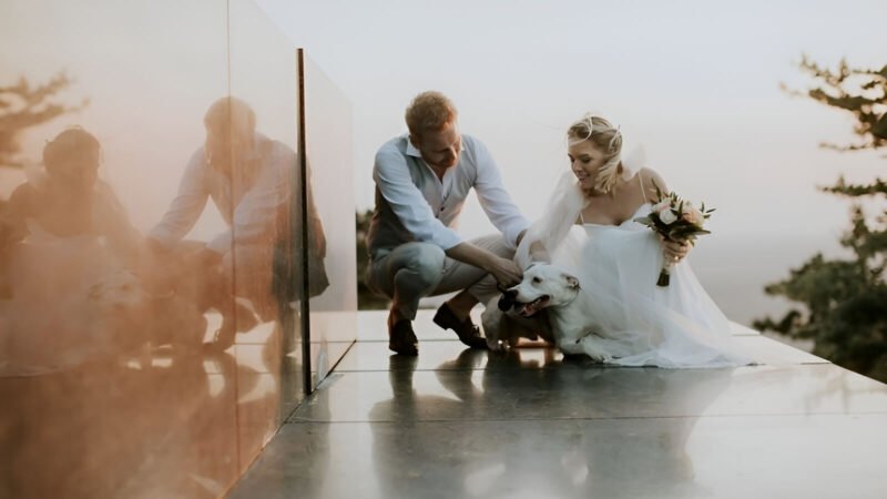 Hình ảnh tượng trưng cho sự cân nhắc kỹ lưỡng khi nữ 1994 chọn chồng, dựa trên yếu tố tuổi hợp.