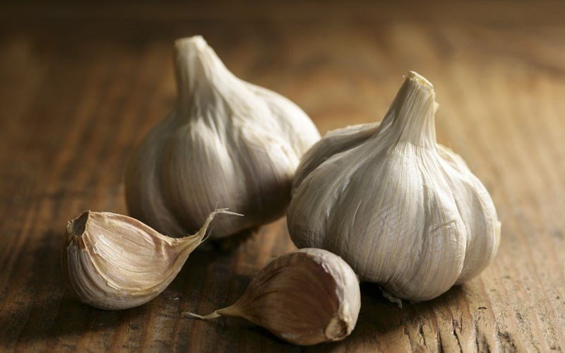 Những tép tỏi, gia vị được biết đến với khả năng bảo vệ trong các nghi lễ