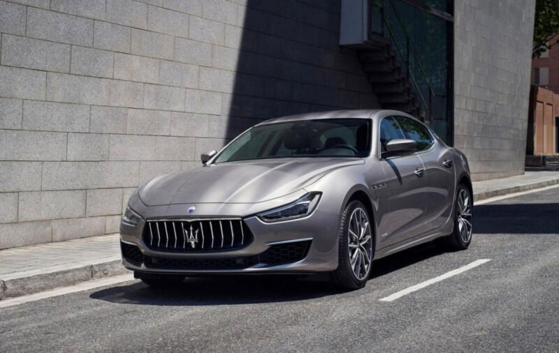 Xe ô tô màu xám tương sinh với người tuổi Giáp Dần