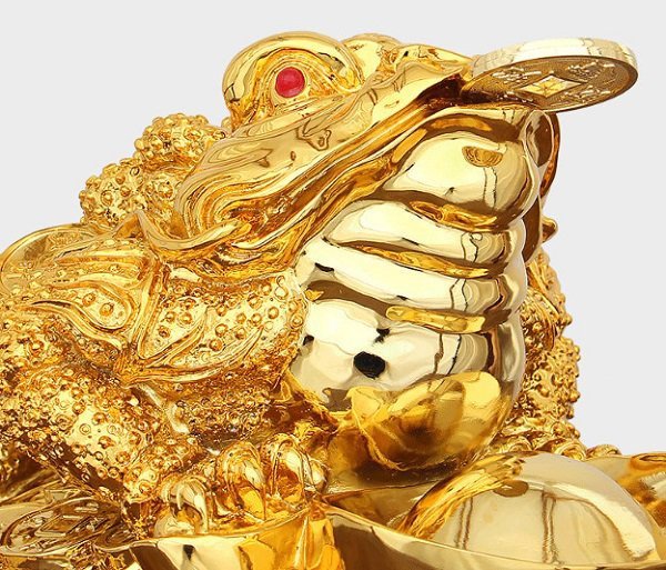 Cóc ngậm tiền màu xám bạc phù hợp với người mệnh Kim