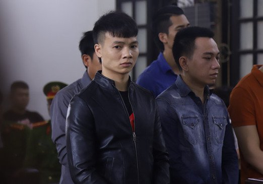 Ngô Bá Khá nghe tuyên án tại TAND thị xã Từ Sơn với mức án 10 năm 6 tháng tù