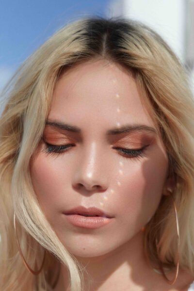 Cung hoàng đạo Song Ngư của cô gái tóc vàng