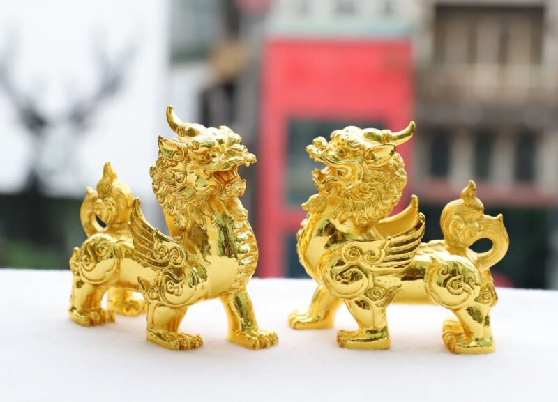 Tỳ Hưu phong thủy mạ vàng mang lại may mắn cho người tuổi Tỵ