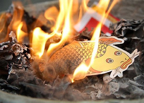 Hóa vàng lễ cúng Ông Công Ông Táo