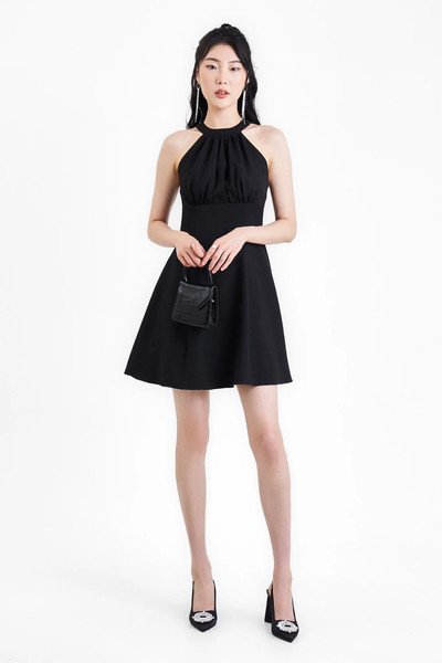 Không gian tâm linh trang nghiêm với tông màu đen cho người tuổi Tý mệnh Thủy