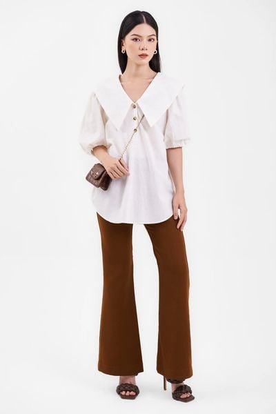 Bàn thờ gỗ tự nhiên màu nâu đất, biểu tượng của sự bền vững cho tuổi Tý mệnh Thổ