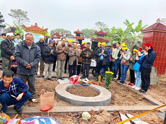 Những điều cần lưu ý khi bốc mộ cho mẹ