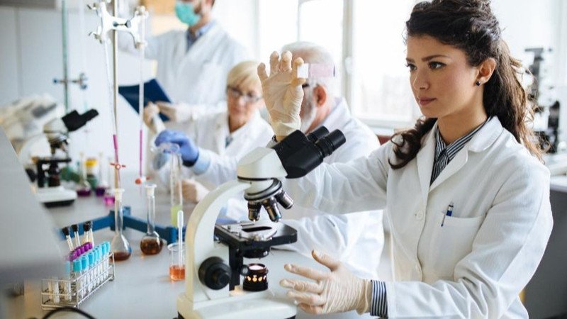 Bảo Bình với tư duy đổi mới, như một nhà khoa học khám phá những khía cạnh mới mẻ trong tâm linh, ảnh hưởng bởi ngày của 12 cung hoàng đạo