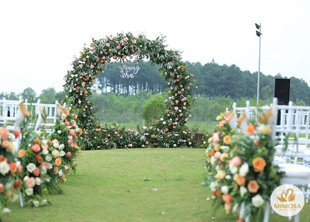 Trang trí đám cưới màu xanh lá cây tương sinh với nữ 97 mệnh Mộc