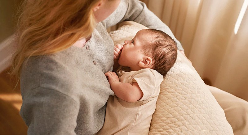 Lịch âm dương chỉ dẫn tháng sinh tốt lành cho trẻ tuổi Tỵ 2025.