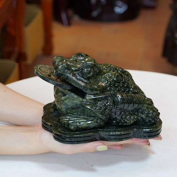 Tượng Thiềm Thừ là linh vật chiêu tài hút lộc được ưa chuộng trong phong thủy