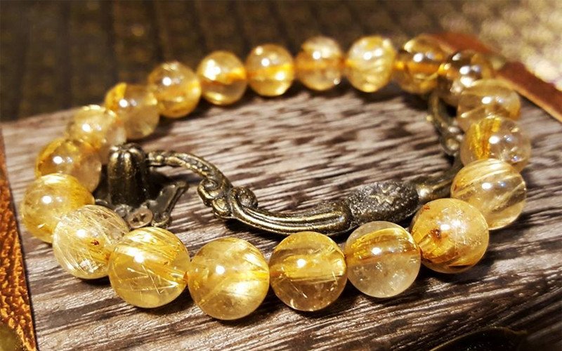 Vòng phong thủy màu sắc mang lại may mắn cho tuổi Kỷ Sửu