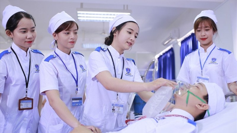 Cung Cự Giải sinh ngày 5/7 phù hợp với ngành y tế và chăm sóc khách hàng
