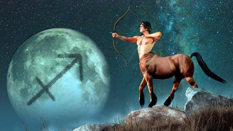 Cung thủ Nhân Mã giương cung