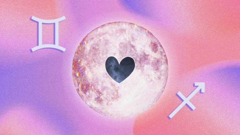 Cặp đôi nắm tay nhau trong khung cảnh lãng mạn