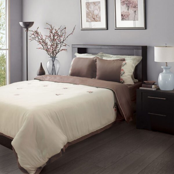 Chăn ga gối màu nâu kết hợp be cho phòng ngủ tuổi Mậu Dần và Nhâm Dần