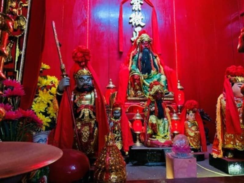 Cách Bày Trí Bàn Thờ Quan Công Chuẩn Phong Thủy