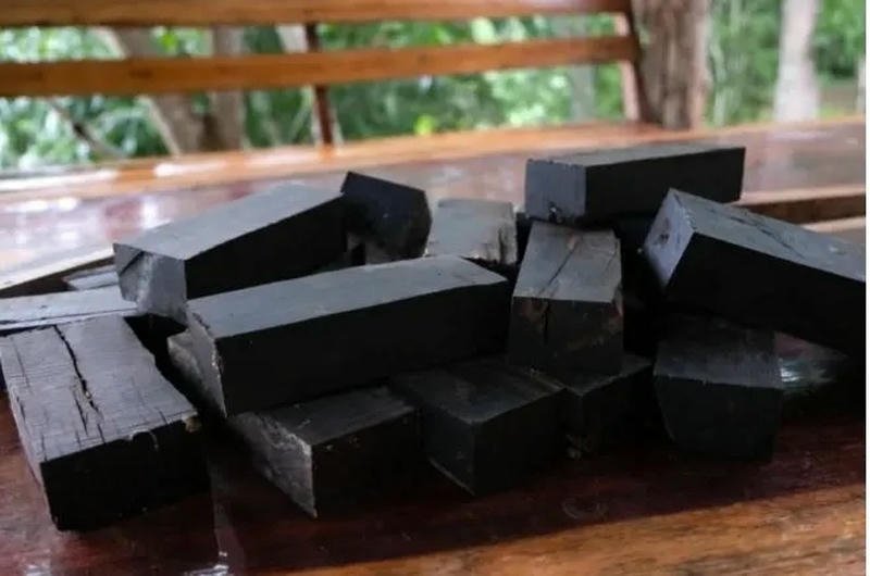 Ý Nghĩa Phong Thủy Của Gỗ Ebony Trong Không Gian Sống