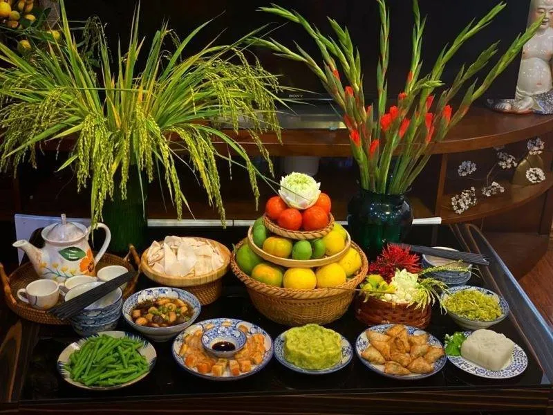 Lễ cúng thường là vào buổi sáng hoặc trước 12 giờ trưa ngày 15 tháng 7 Âm lịch