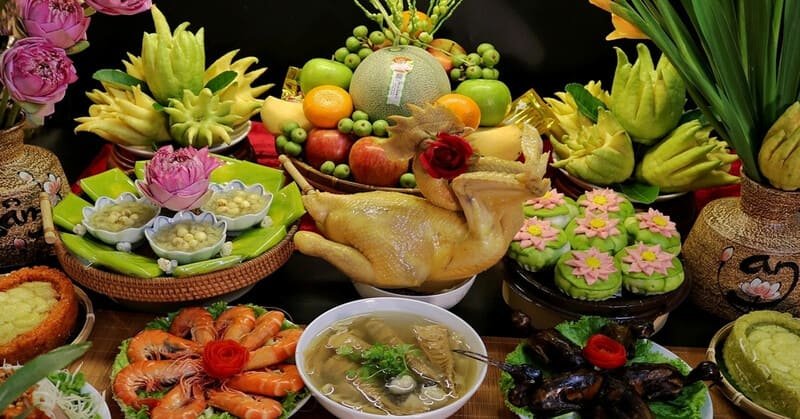 Mâm cơm chay thanh tịnh, bày biện đẹp mắt, thể hiện lòng thành kính trong ngày Rằm tháng 7