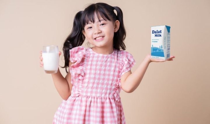 Lốc 4 hộp sữa tươi tiệt trùng Dalat Milk ít đường 110 ml