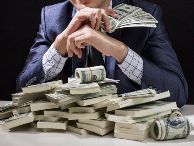Nguồn thu chính của tuổi Canh Tuất nam mạng năm 2026 khá ổn định và tăng nhẹ