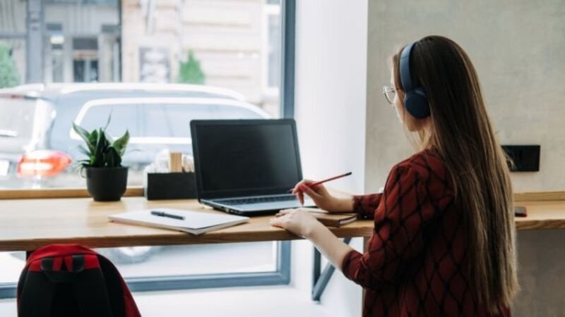 Đầu tư vào học tập và phát triển bản thân là quyết định đúng đắn cho nữ mạng tuổi Bính Tý trong năm 2026