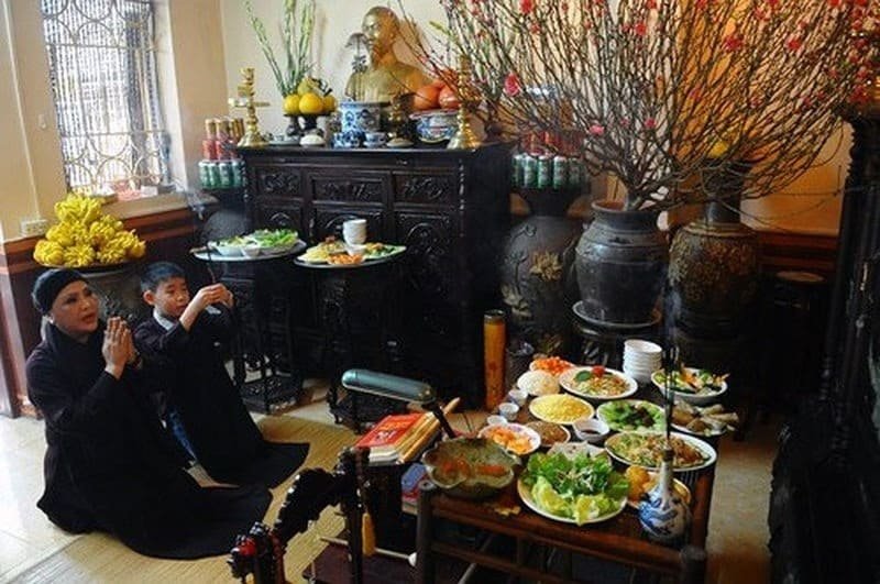 Điều hoà phong thuỷ tổ tiên không chỉ là chuyện chăm sóc mộ phần mà còn là cách giữ cho dòng khí của gia tộc luôn lưu thông hài hoà