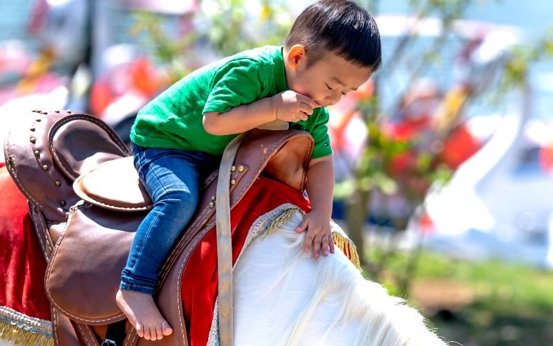 Sinh Con Trai Năm 2026 Tháng Nào Tốt Theo Lịch Âm