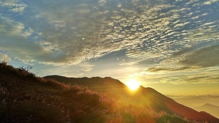 Hình ảnh tượng trưng cho mệnh Sơn Đầu Hỏa của người sinh năm 1994 tuổi Giáp Tuất