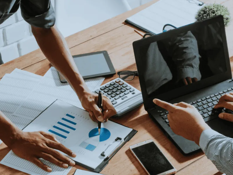 Sự Kết Hợp Của Tuổi Tỵ Và Tuổi Tuất Trong Môi Trường Công Việc