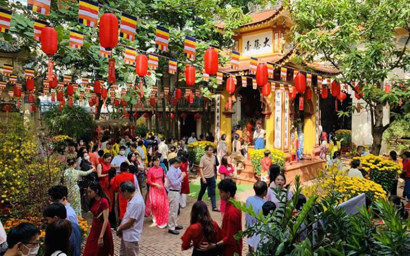 Ý Nghĩa Sâu Sắc Của Lễ Cúng Rằm Mùng 1 Trong Phật Giáo