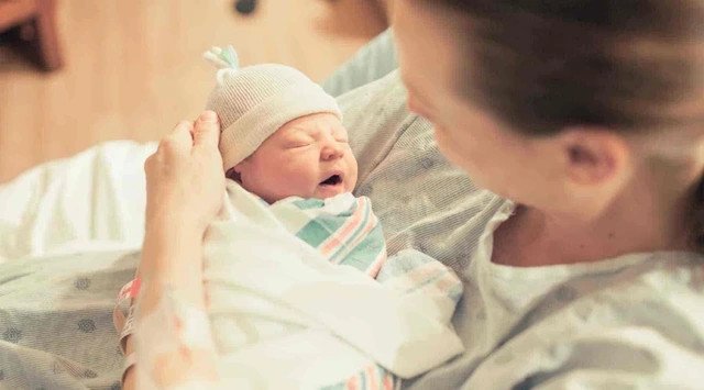 Hình ảnh em bé đáng yêu, tượng trưng cho những người sinh năm Giáp Thìn 2024 với vận mệnh tốt lành.
