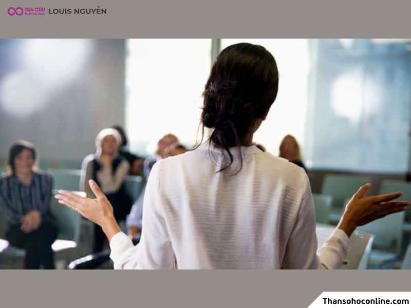 Hình ảnh minh họa người có sao Cự Môn tọa mệnh, sở hữu tính cách thông minh và khéo léo