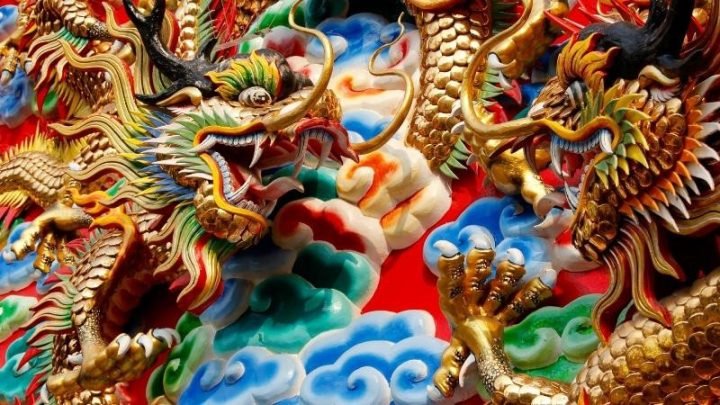 Người Canh Thìn 2000 mệnh Kim, hợp màu vàng sẫm, nâu đất, xám, trắng, ghi