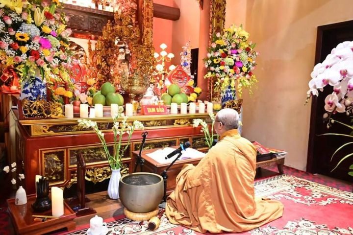 Người Phật tử thành kính đọc kinh giờ nào tốt nhất để tâm hồn an lạc.