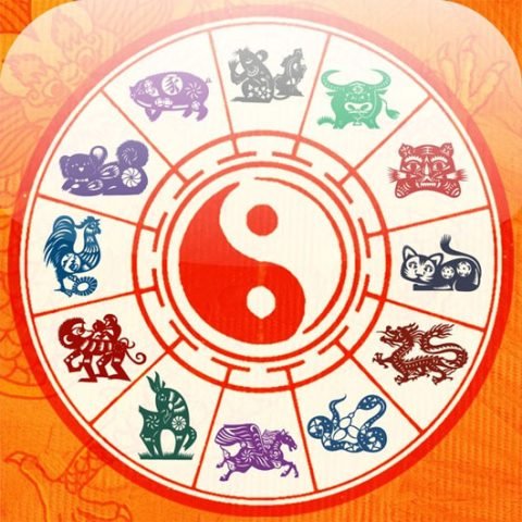 Người xem tử vi đang phân tích bản đồ sao