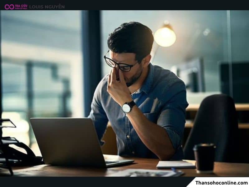 Thường xuyên căng thẳng, lo toan chuyện tiền bạc, người có Sao Hỏa Tinh tại cung Tài Bạch lúc nào cũng buồn khổ, bi sầu vì tiền