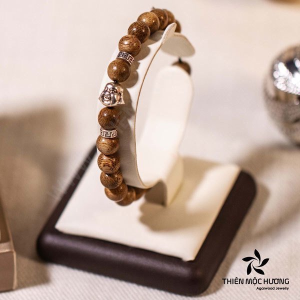 Vòng tay trầm hương Phật Di Lặc mang bình an cho tuổi Đinh Hợi 2007