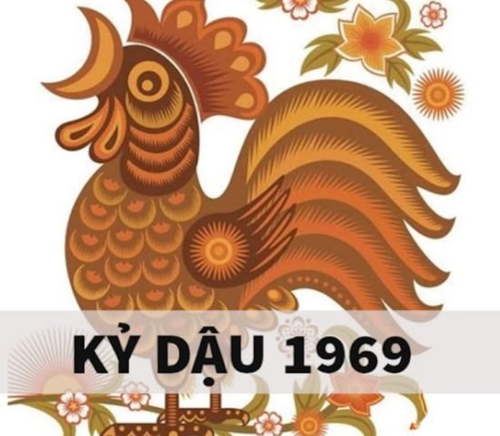 Người nam Kỷ Dậu 1969 đang trầm tư suy nghĩ về vận mệnh và tử vi của mình