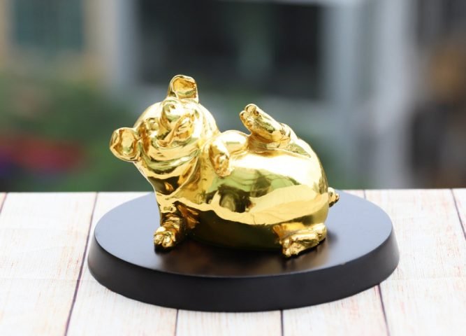Tượng heo phong thủy mang ý nghĩa viên mãn cho người tuổi Hợi