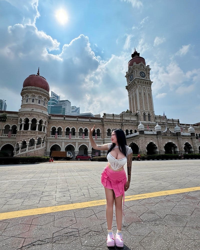 Ảnh nude Suzie Nguyễn đê mê