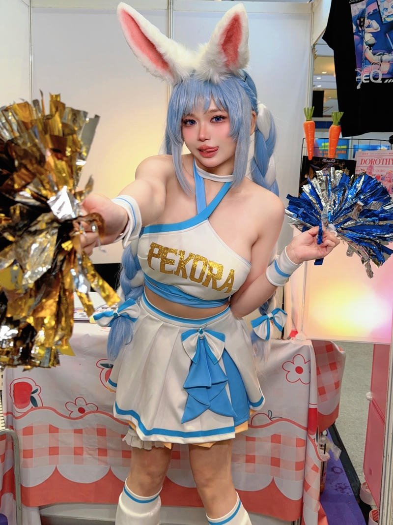 Hình Zinie Quỳnh cosplay quyến rũ