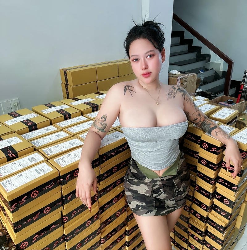 ảnh Suzie Nguyễn khỏa thân nghệ thuật
