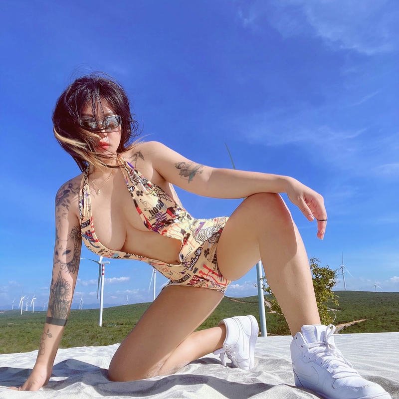 ảnh Suzie Nguyễn nude đen trắng nghệ thuật