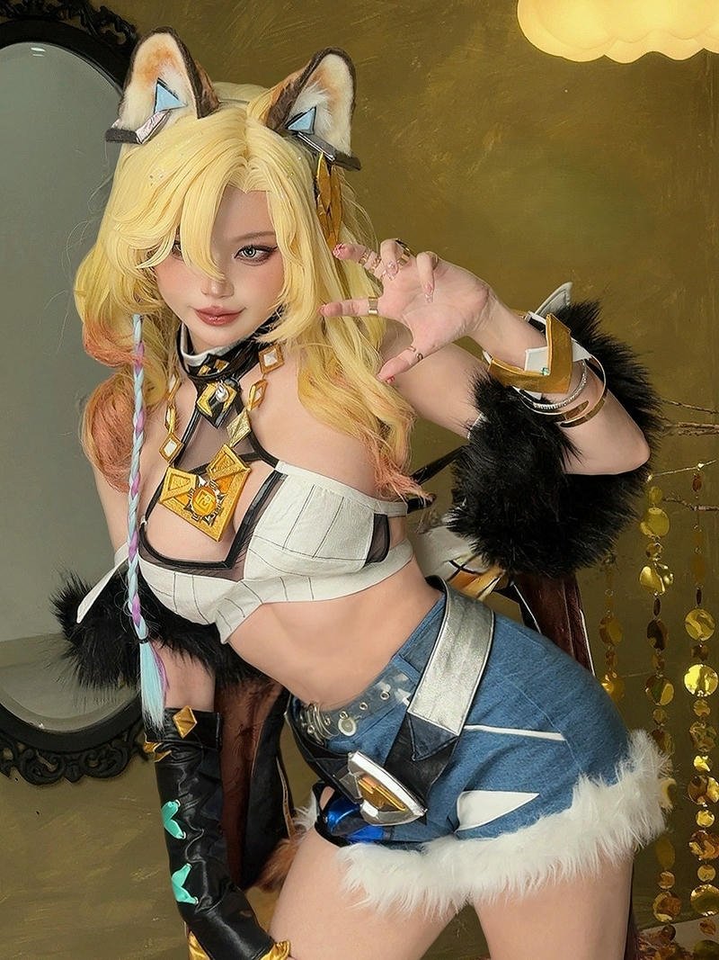 ảnh Zinie Quỳnh cosplay đẹp rực rỡ