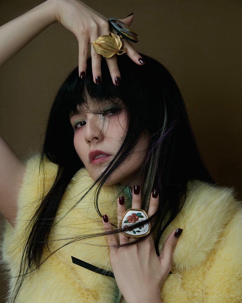 ảnh hải tú khỏa thân bên hồ bơi