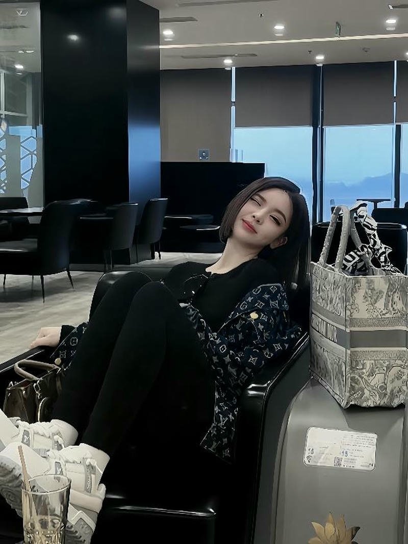 ảnh trần huyền châu cực kỳ nổi bật