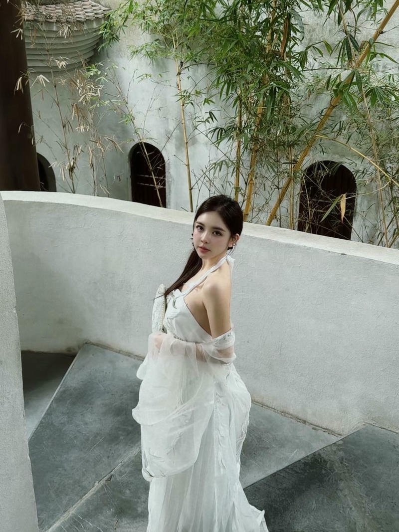 ảnh trần huyền châu đẹp thần thái