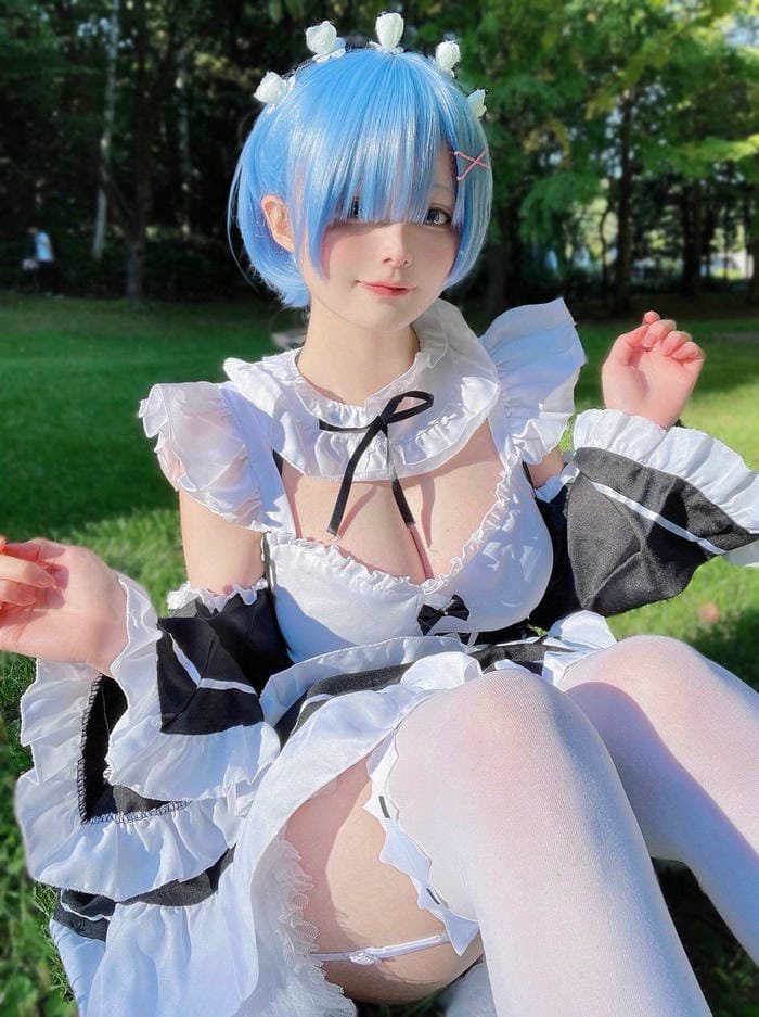 cosplay anime trong rừng